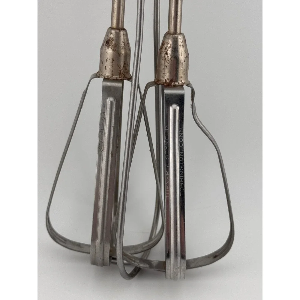 Vintage Turner & Seymour Hand Crank Egg Beater Whisk‎ Aqua Blue Handles